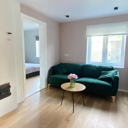 In The Centre, Free Parking *