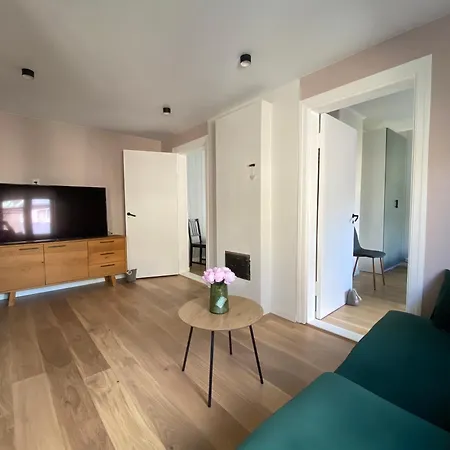 In The Centre, Free Parking