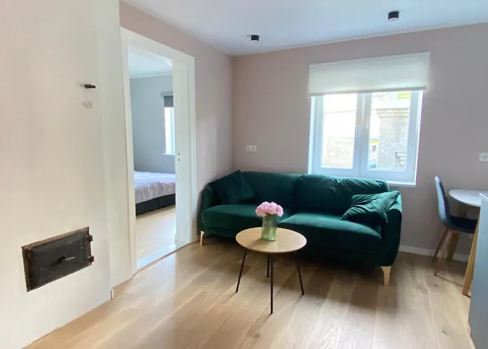 In The Centre, Free Parking *