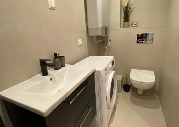 In The Centre, Free Parking *